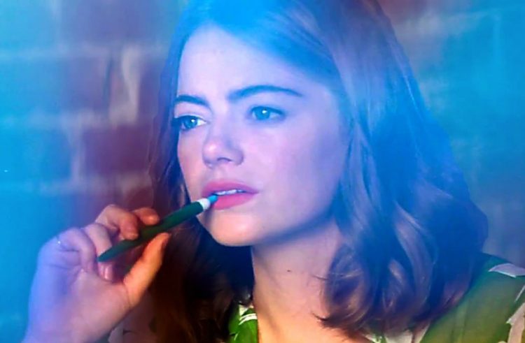 Emma Stone Talks La La Land, Comedy & More In New THR Round Table Video