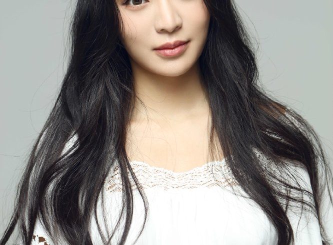 Kunjue Li Receives ‘Young Icon Award’ at BAFTA