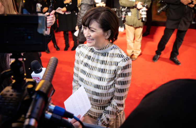 A BEAUTIFUL DAY IN THE NEIGHBORHOOD – BRAND NEW INTERNATIONAL POSTER & LFF GALA IMAGES