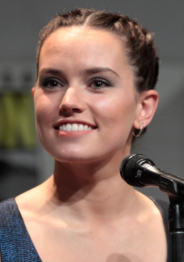 Daisy Ridley, who played Rey in the Star Wars sequel trilogy, at a fan convention panel