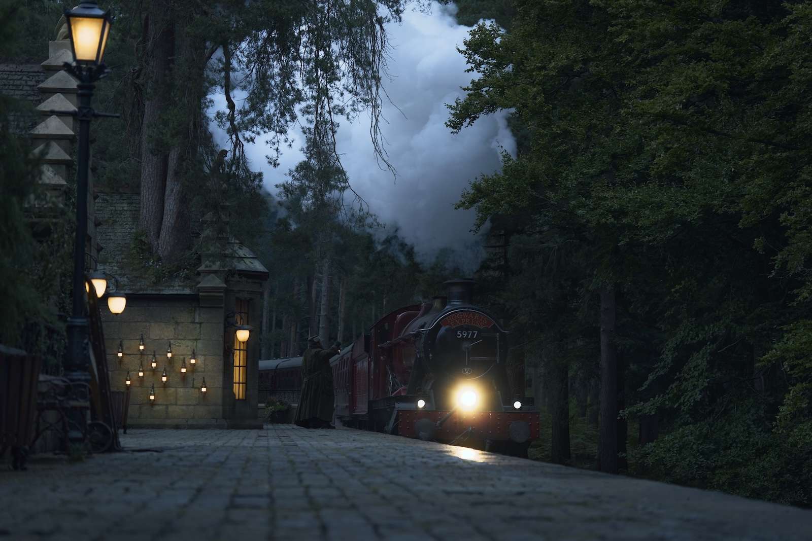 The Hogwarts Express steam train in HBO's Harry Potter and the Philosopher's Stone